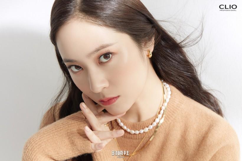 Chrystal Soo Jung郑秀晶隶属哪个女团成员？在哪部电影展现稳定演技？