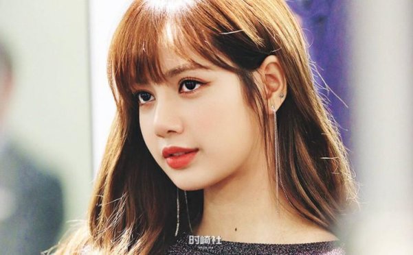 何时展现舞蹈才华造就出众实力？Lalisa Manoban(LISA)哪年SOLO出道？